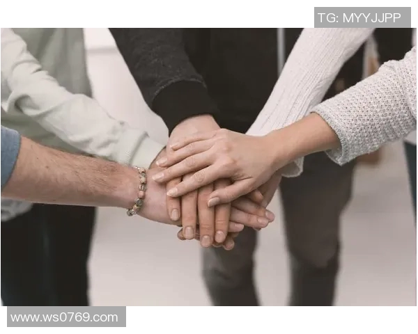 邓炳强足球明星队携手共进展现青春活力与团队精神 邓炳强足球明星队携手共进展现青春活力与团队精神